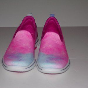 SKECHERS